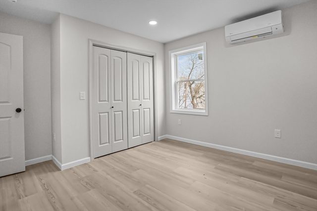 53 Comstock Av, Providence, RI 02907