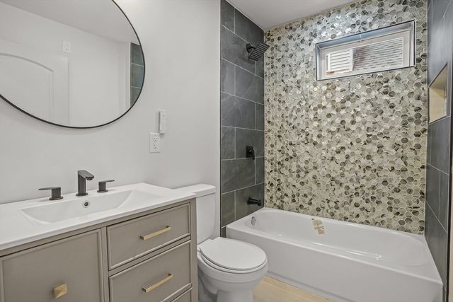 53 Comstock Av, Providence, RI 02907