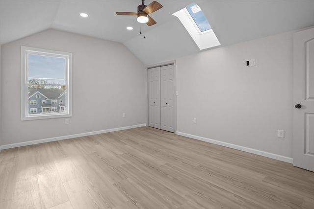 53 Comstock Av, Providence, RI 02907