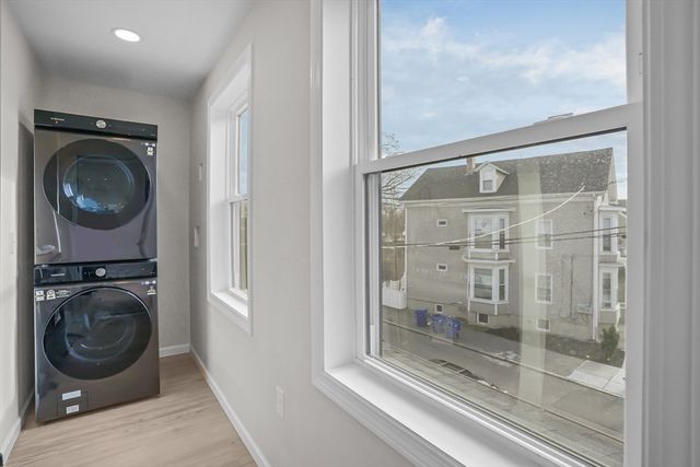 53 Comstock Av, Providence, RI 02907