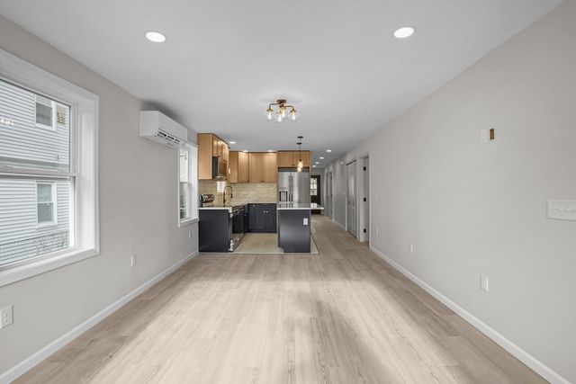 53 Comstock Av, Providence, RI 02907