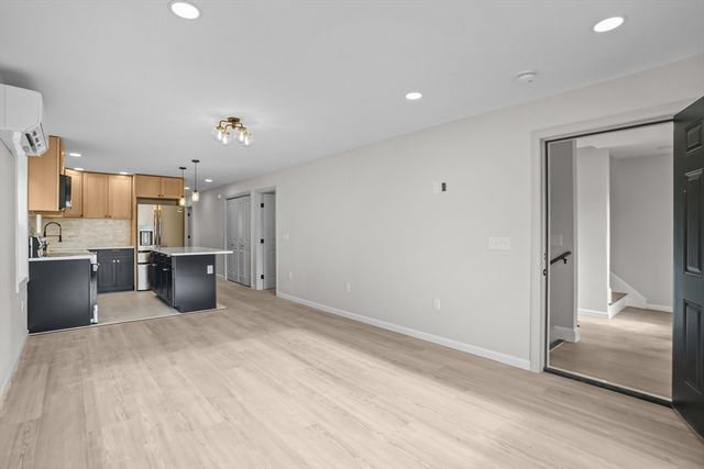 53 Comstock Av, Providence, RI 02907