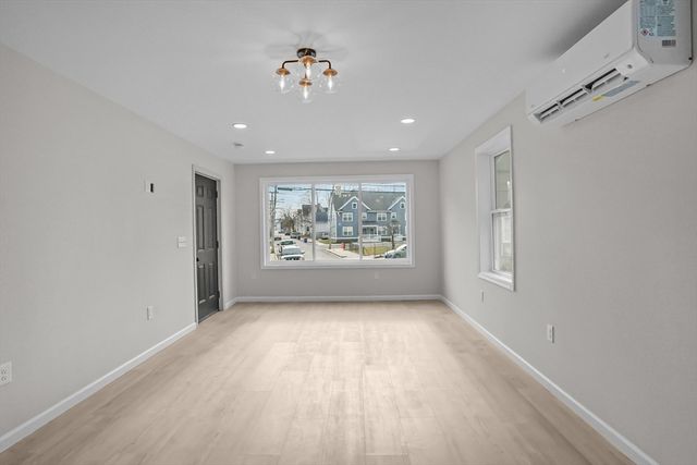 53 Comstock Av, Providence, RI 02907