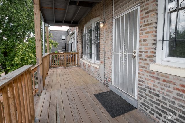 6111 S Eberhart Avenue, Chicago, IL 60637