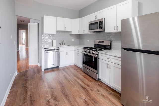 6111 S Eberhart Avenue, Chicago, IL 60637