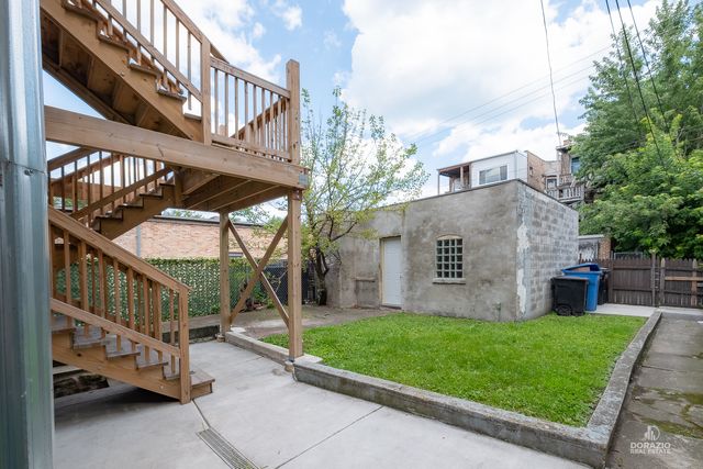 6111 S Eberhart Avenue, Chicago, IL 60637