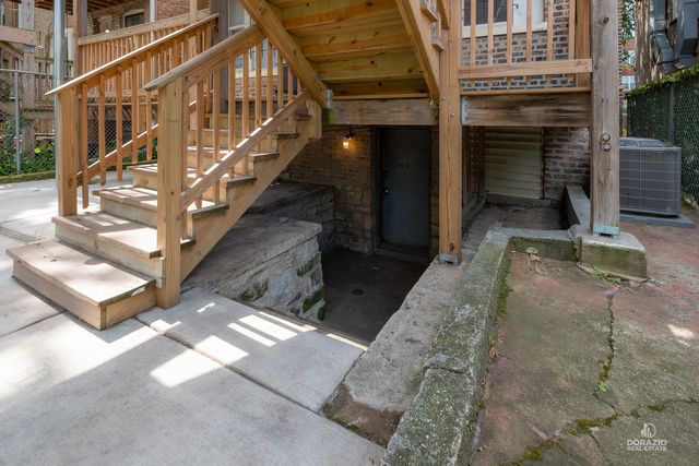 6111 S Eberhart Avenue, Chicago, IL 60637