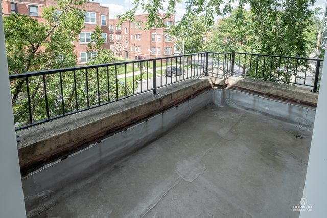 6111 S Eberhart Avenue, Chicago, IL 60637