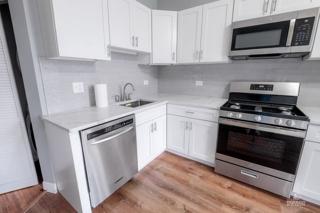 6111 S Eberhart Avenue, Chicago, IL 60637