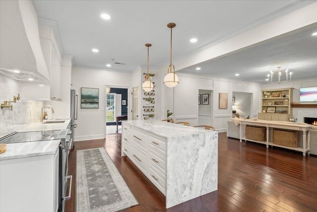 1863 BROOKSEDGE DR, Germantown, TN 38138