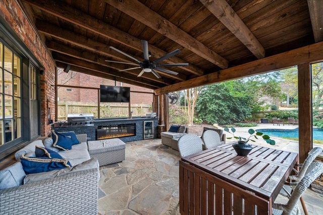 1863 BROOKSEDGE DR, Germantown, TN 38138