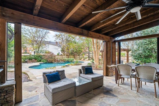 1863 BROOKSEDGE DR, Germantown, TN 38138