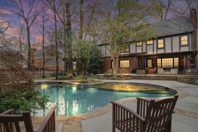 1863 BROOKSEDGE DR, Germantown, TN 38138