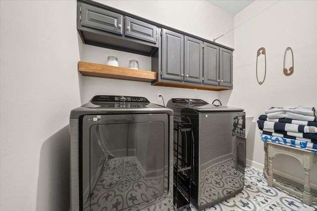 1863 BROOKSEDGE DR, Germantown, TN 38138