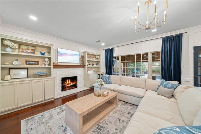 1863 BROOKSEDGE DR, Germantown, TN 38138