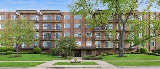 8100 W Foster Lane 311, Niles, IL 60714