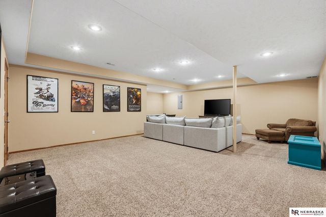 8108 S 155th Avenue, Omaha, NE 68138