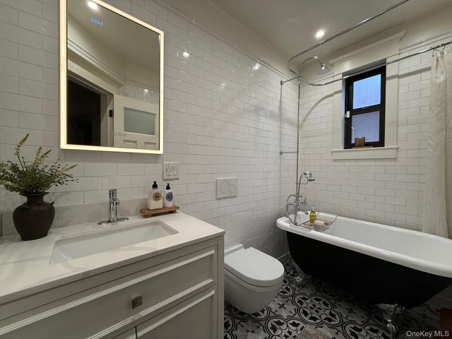 1821 Tenbroeck Avenue, Bronx, NY 10461