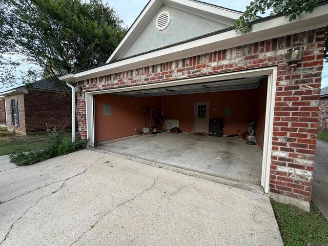 5545 Ducros Dr, Baton Rouge, LA 70820
