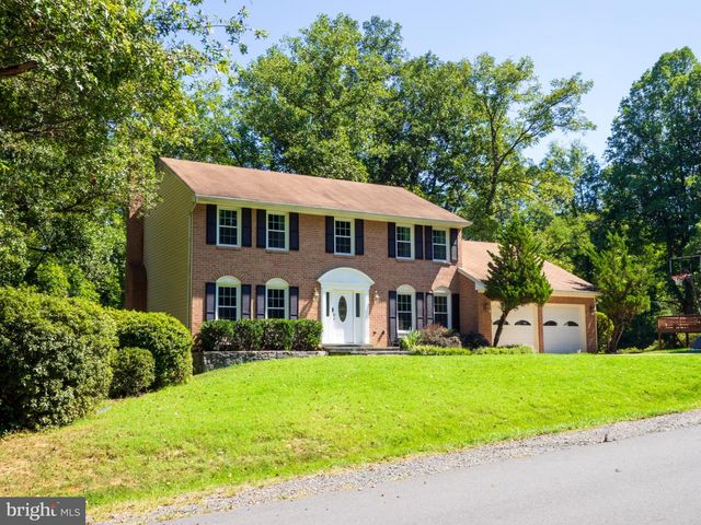 9614 LOCUST HILL DR, Great Falls, VA 22066