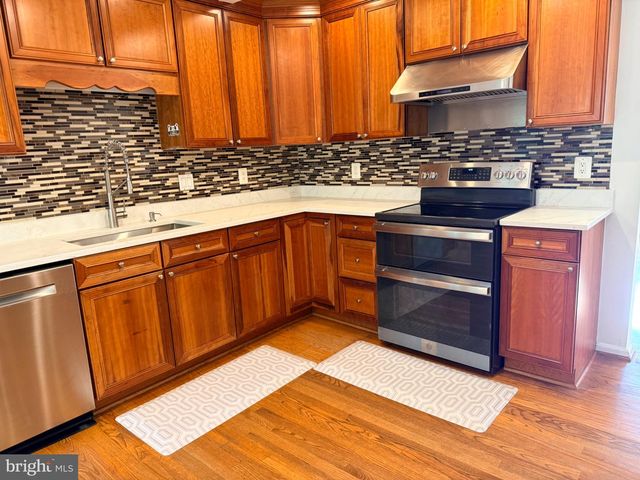9614 LOCUST HILL DR, Great Falls, VA 22066