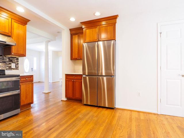 9614 LOCUST HILL DR, Great Falls, VA 22066