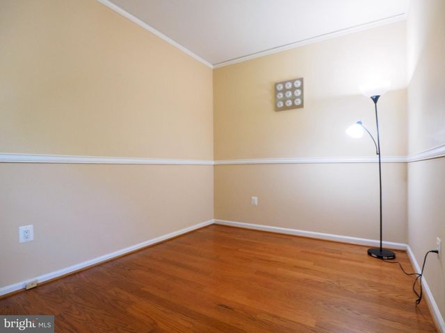 9614 LOCUST HILL DR, Great Falls, VA 22066