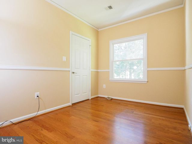 9614 LOCUST HILL DR, Great Falls, VA 22066