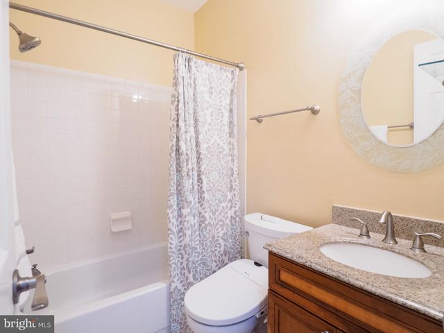 9614 LOCUST HILL DR, Great Falls, VA 22066