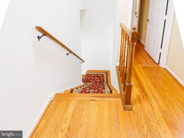 9614 LOCUST HILL DR, Great Falls, VA 22066