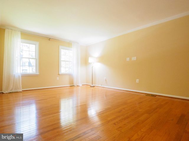 9614 LOCUST HILL DR, Great Falls, VA 22066