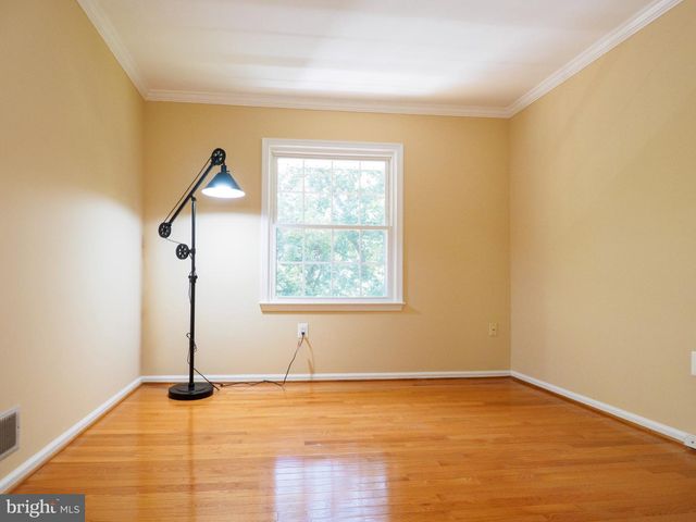 9614 LOCUST HILL DR, Great Falls, VA 22066