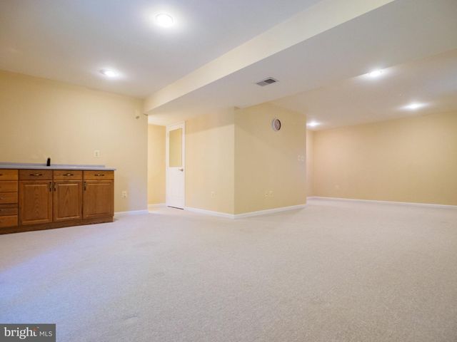 9614 LOCUST HILL DR, Great Falls, VA 22066