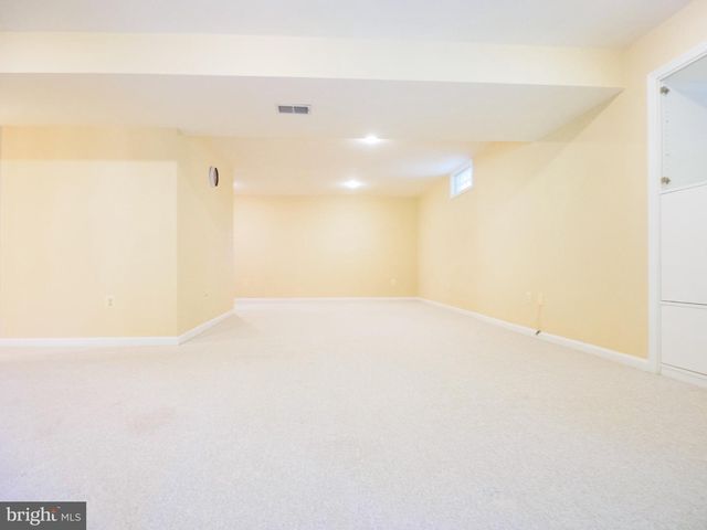9614 LOCUST HILL DR, Great Falls, VA 22066