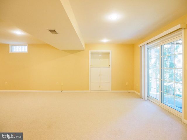 9614 LOCUST HILL DR, Great Falls, VA 22066
