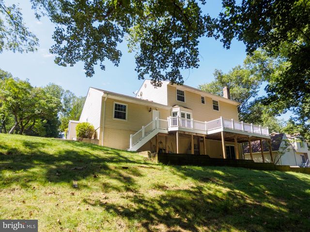 9614 LOCUST HILL DR, Great Falls, VA 22066