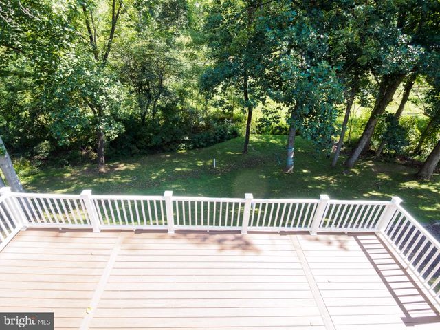 9614 LOCUST HILL DR, Great Falls, VA 22066