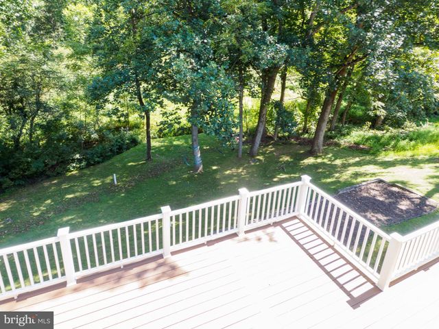 9614 LOCUST HILL DR, Great Falls, VA 22066