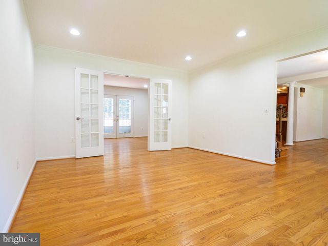 9614 LOCUST HILL DR, Great Falls, VA 22066