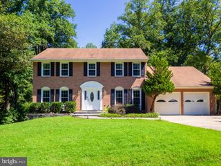 9614 LOCUST HILL DR, Great Falls, VA 22066
