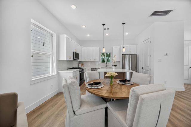316 Walthall B, Houston, TX 77022