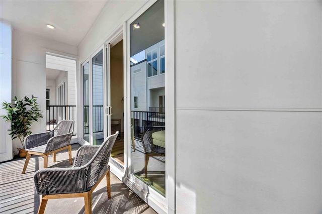 316 Walthall B, Houston, TX 77022