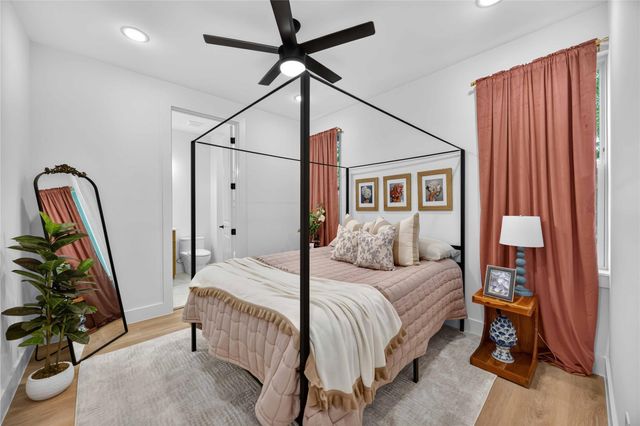 316 Walthall B, Houston, TX 77022