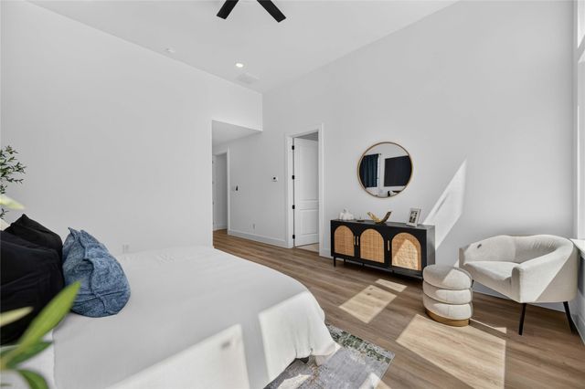 316 Walthall B, Houston, TX 77022
