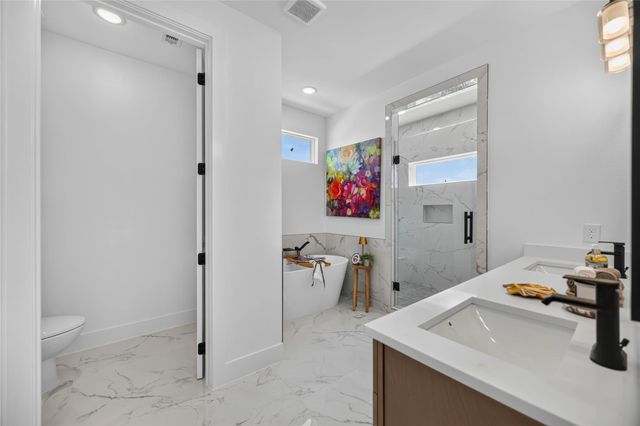 316 Walthall B, Houston, TX 77022