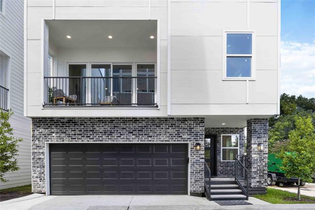 316 Walthall B, Houston, TX 77022