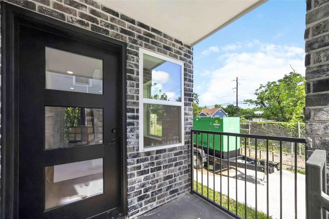 316 Walthall B, Houston, TX 77022