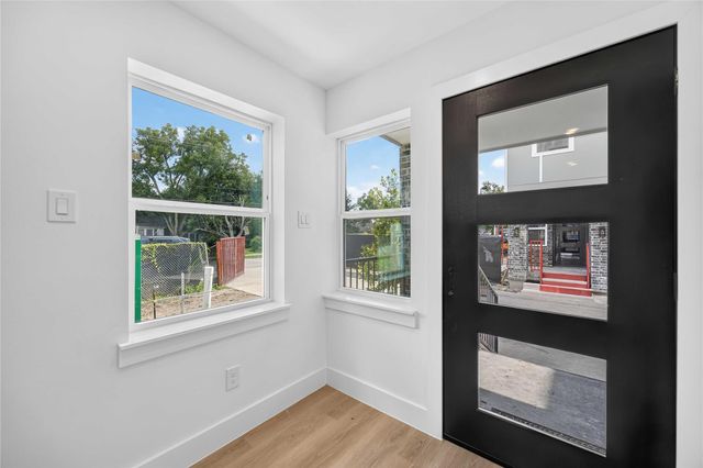 316 Walthall B, Houston, TX 77022