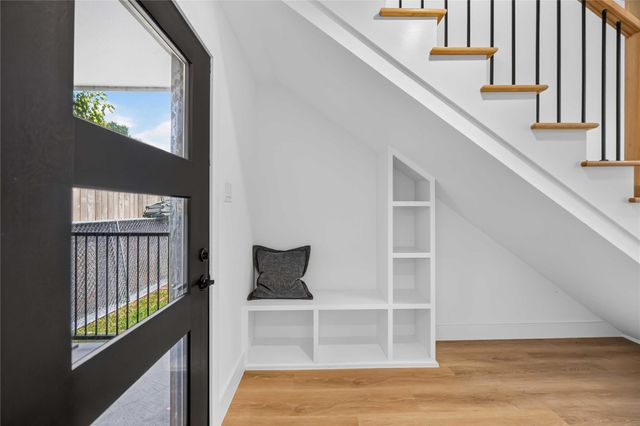 316 Walthall B, Houston, TX 77022