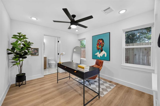 316 Walthall B, Houston, TX 77022